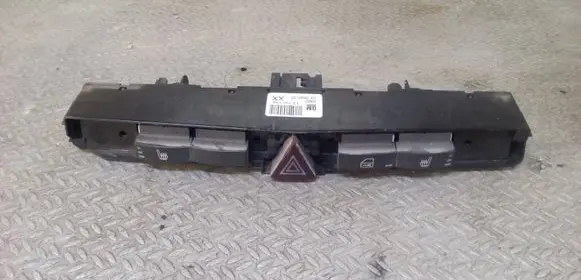 Opel Zafira B Hazard light switch 13100109