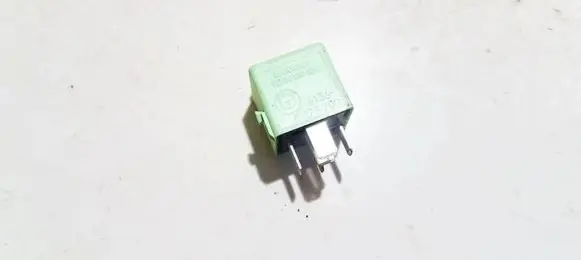 BMW 5 E39 Other relay 61368373700 v23134-k59-x312
