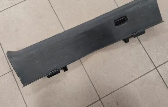 Trunk/boot sill cover protection
