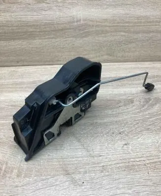 BMW X3 E83 Front door lock 7167073