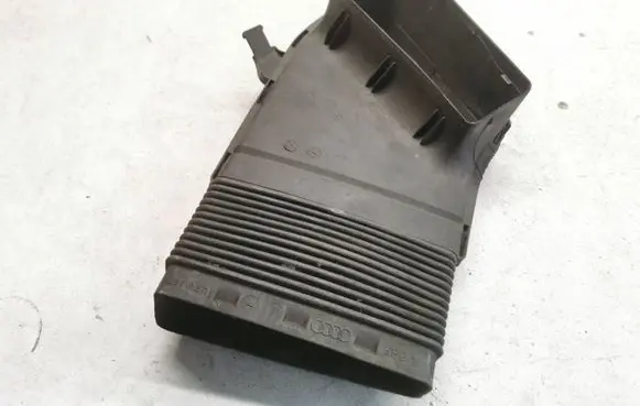 Audi A4 S4 B6 8E 8H Air intake duct part 8E0129617D