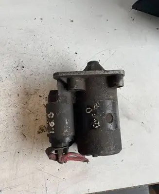 Renault Kangoo I Starter motor M002T13581