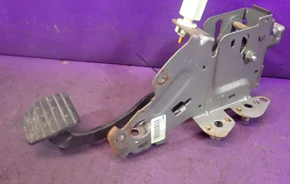 Renault Megane III Brake pedal 465010015R