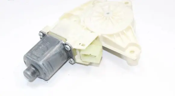 Mercedes-Benz C W204 Front door window regulator motor A2048200142