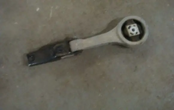 Skoda Rapid (NH) Engine mount bracket