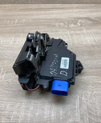 Skoda Octavia Mk2 (1Z) Front door lock 3D2837016J