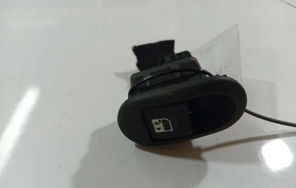 Peugeot 1007 Electric window control switch 96401469XT