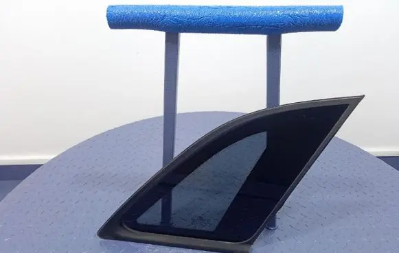KIA Sorento Rear side window