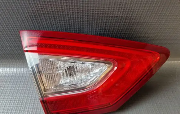 Tailgate rear/tail lights