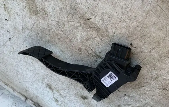 Volkswagen Golf VII Accelerator throttle pedal 5Q1723503F