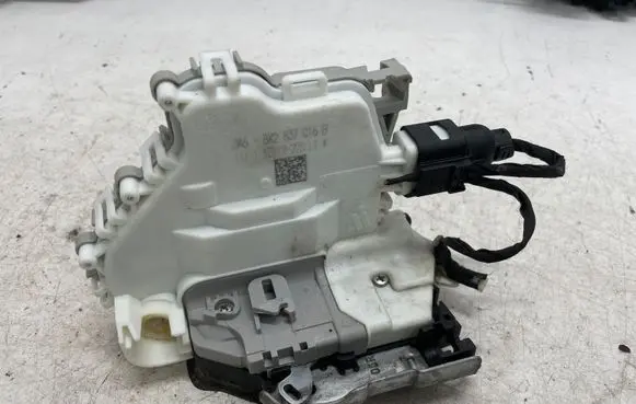 Audi A4 S4 B9 Front door lock 8X2837016B