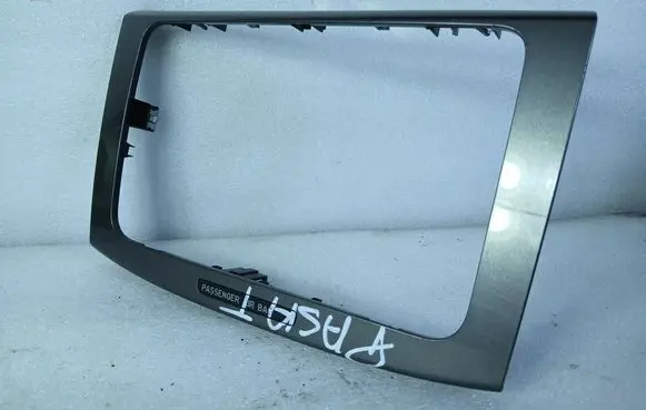 Volkswagen PASSAT B6 Radio/GPS head unit trim 3C0858069AC