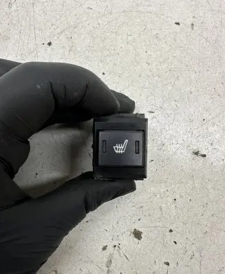 Land Rover Discovery 3 - LR3 Seat heating switch YUF500120PVJ
