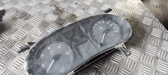 Opel Vivaro Speedometer (instrument cluster) P8200283201