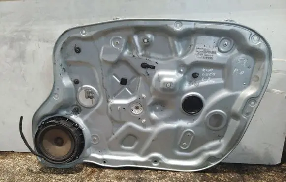KIA Ceed Front window lifting mechanism without motor 824801H070