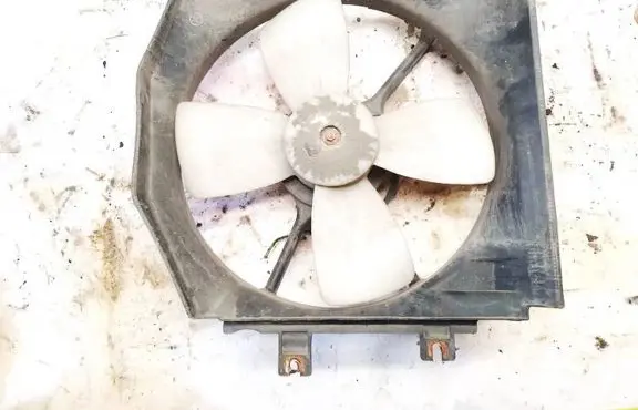 Mazda 323 Radiator cooling fan shroud