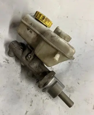 Volkswagen Polo IV 9N3 Master brake cylinder