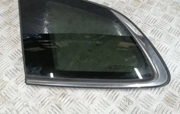 KIA Carens III Rear side window