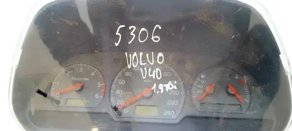 Volvo S40, V40 Speedometer (instrument cluster) 30857569 99W18D3