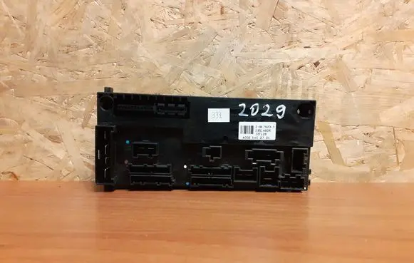 Mercedes-Benz E W210 Fuse box set 0005401550 A0025452701