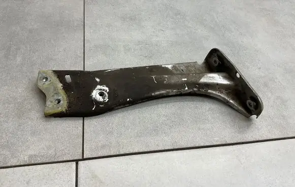 Skoda Octavia Mk3 (5E) Fender mounting bracket 5E0821142A