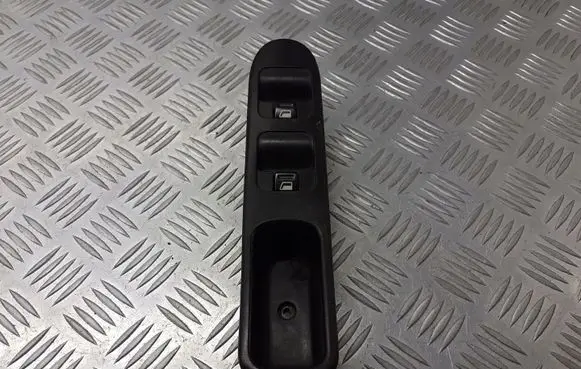 Peugeot 307 Front door window switch trim 