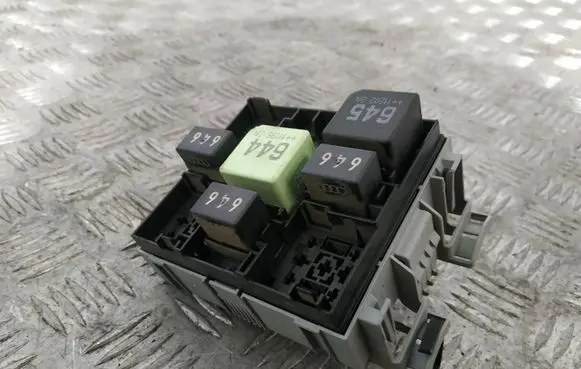 Volkswagen Touareg II Fuse box set 7P0937211A