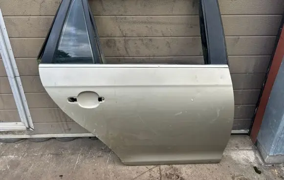 Volkswagen Golf V Rear door 1K9833312B