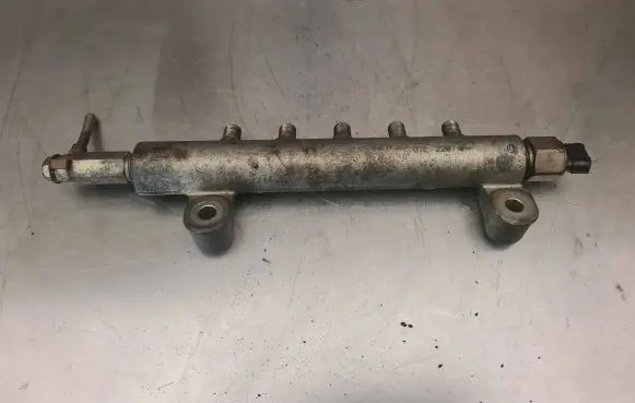 Nissan X-Trail T30 Fuel main line pipe 07E2207