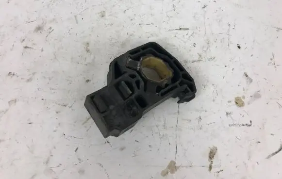 BMW 5 F10 F11 Radiator mount bracket 7575247