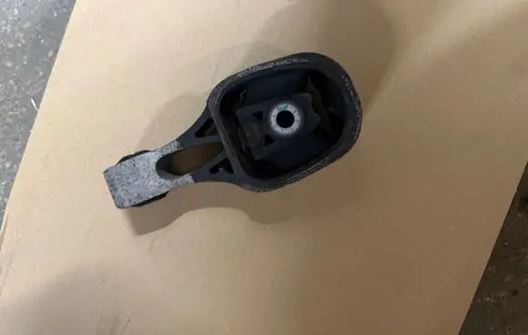 Citroen C4 III e-C4 Engine mounting bracket