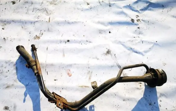 Mazda 3 II Fuel tank filler neck pipe 