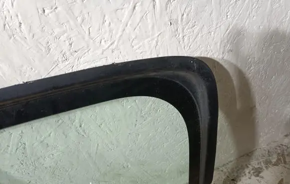 Nissan X-Trail T30 Rear side window