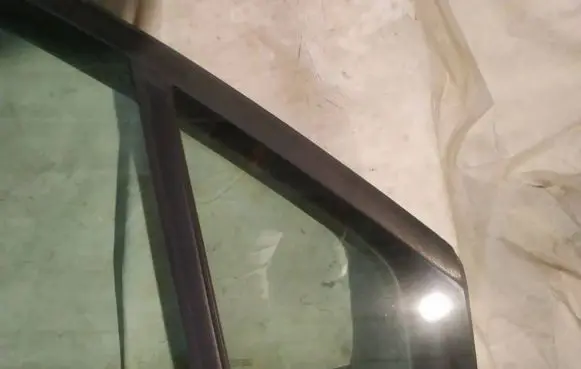 Peugeot 807 Front door vent window glass four-door 