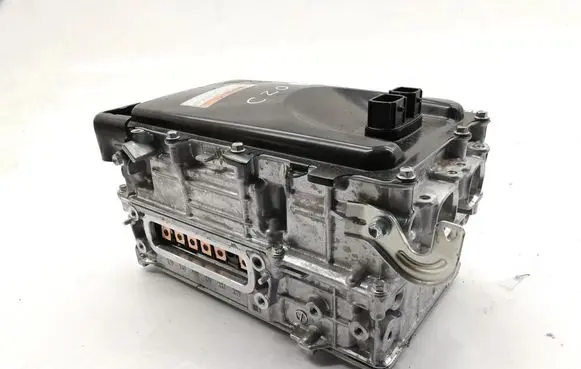 Voltage converter inverter
