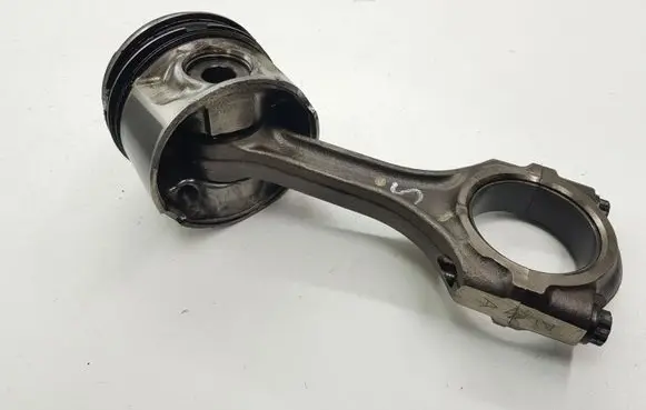 Toyota Corolla Verso AR10 Piston with connecting rod 8FA06582