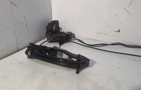 Mercedes-Benz CLC CL203 Front door lock A046998