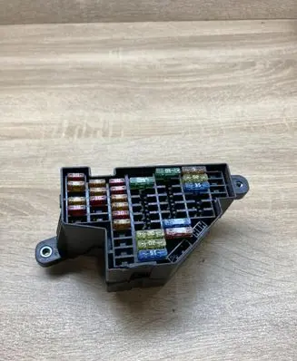 Volkswagen PASSAT B6 Fuse module 2061223897