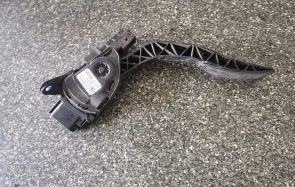 Mazda 2 Accelerator throttle pedal 8V219F836AA