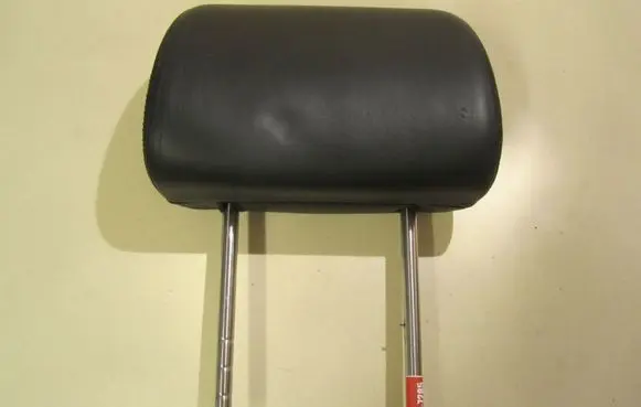 Volkswagen PASSAT B6 Front seat headrest 