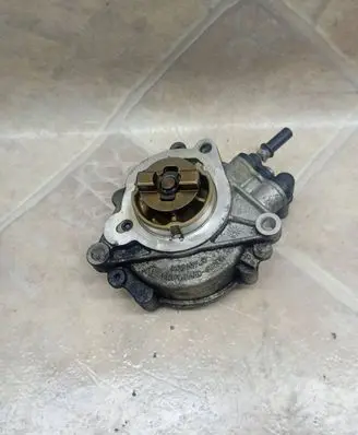 Citroen C4 Cactus Vacuum pump 40016750