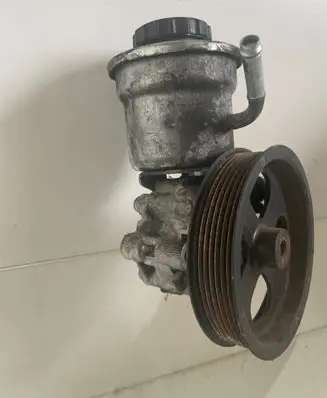 Toyota Corolla Verso AR10 Power steering pump
