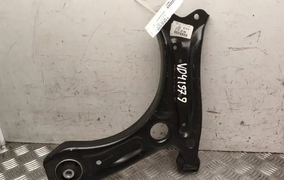 Volkswagen Polo IV 9N3 Front lower control arm/wishbone 30936923