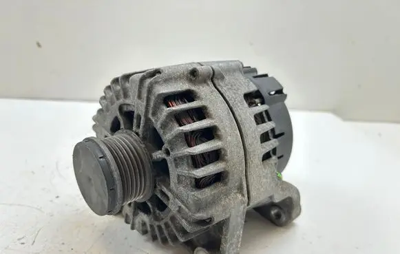 BMW 3 E90 E91 Generator/alternator 8507624
