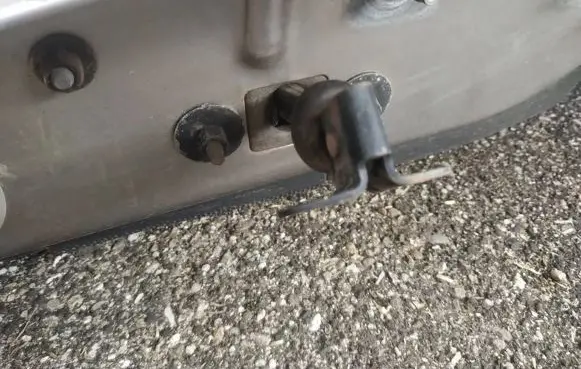 Jeep Grand Cherokee (WJ) Rear door check strap stopper