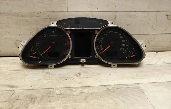 Audi A6 S6 C6 4F Speedometer (instrument cluster) 5550007301
