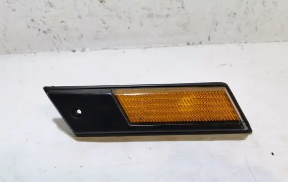 BMW 5 E28 Front fender indicator light 13678039