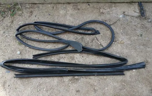 Volvo XC90 Rubber seal front coupe door 