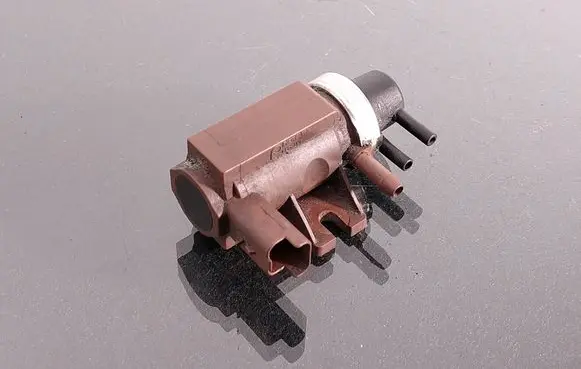 BMW 3 E90 E91 Turbo solenoid valve 70096803