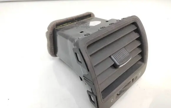 Volkswagen Jetta V Dashboard side air vent grill/cover trim 1K0819710 3KVBC6 1K0819704